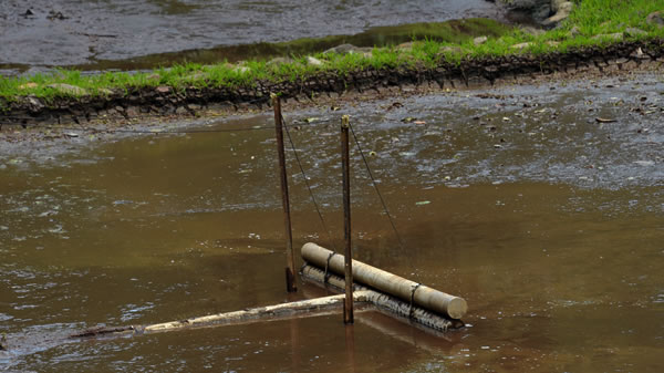 T-bar decanting head, Avana sludge pond.